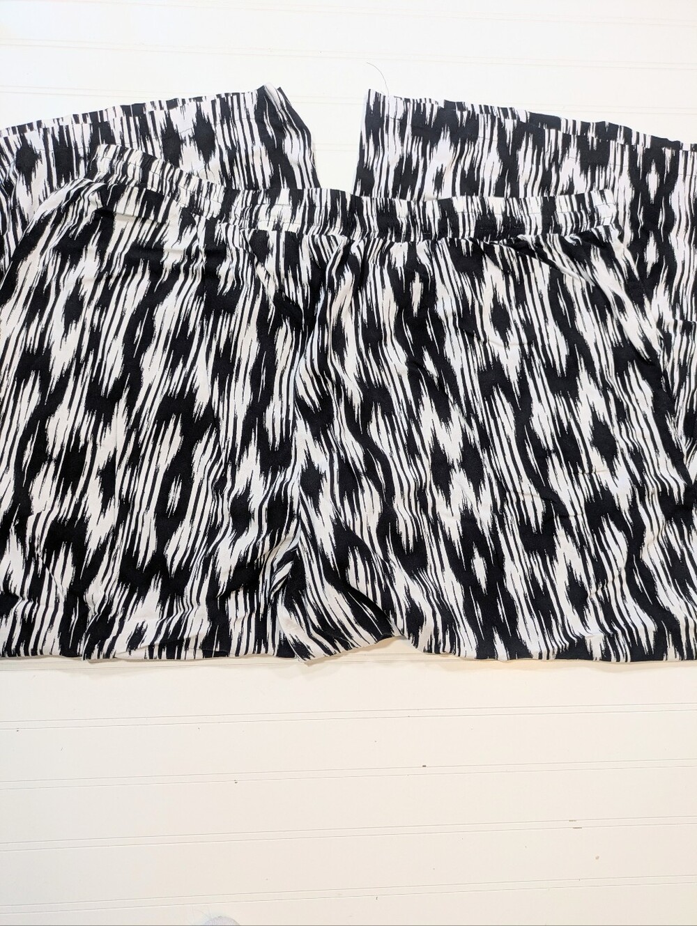 Torrid Black White IKAT PRINT High Rise Wide Legged Pull On Pants - Picture 3 of 4